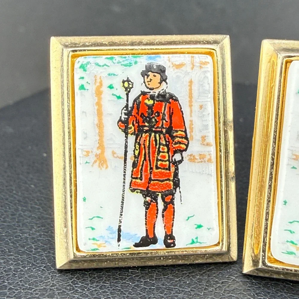 Vintage Shields Cufflinks Gold Tone Enamel Beefeater Yeoman Warder